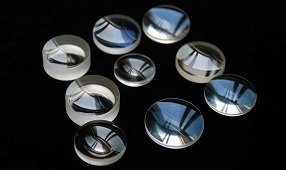 鼎(ding)鑫(xin)盛(sheng)光(guang)學(xue)小(xiao)編(bian)為(wei)您(nin)講(jiang)述(shu)樹(shu)脂(zhi)鏡(jing)片(pian)和(he)玻(bo)璃(li)鏡(jing)片(pian)的(de)區(qu)別(bie)以(yi)及(ji)材(cai)質(zhi)常(chang)識(shi)